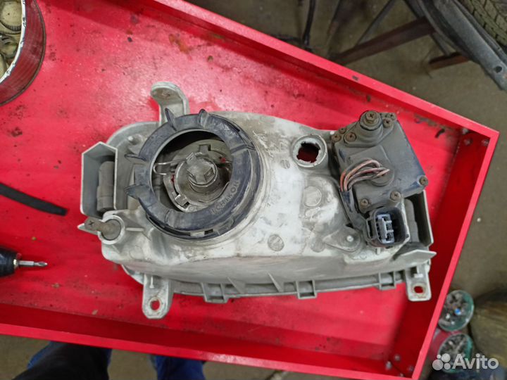 Фара передняя левая Toyota Rav4 sxa11