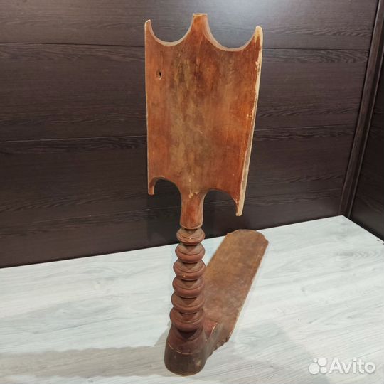 Резная деревянная прялка