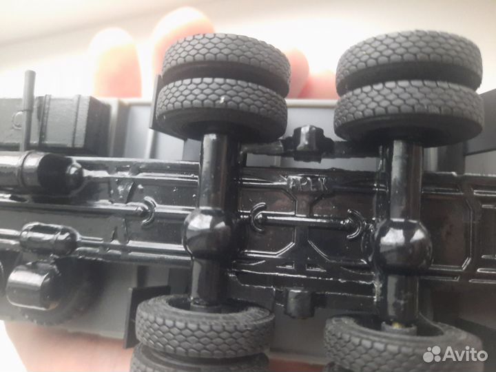 Модель коллекционной машинки 1 43