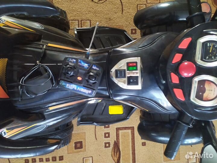 Детский квадроцикл на аккумуляторе