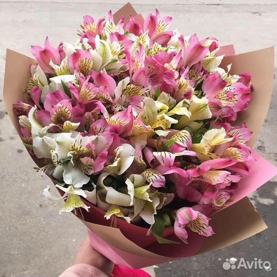 Букет из розовых альстромерий 15 шт