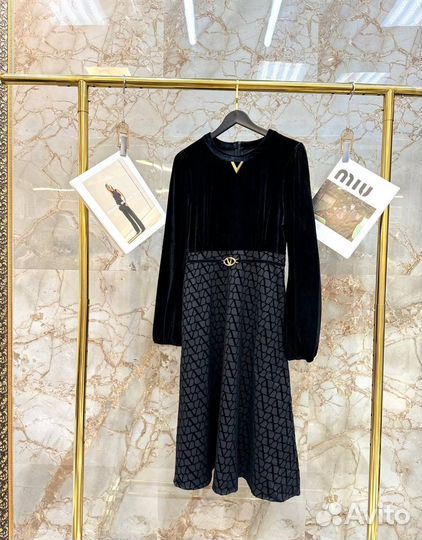 Платье женское valentino