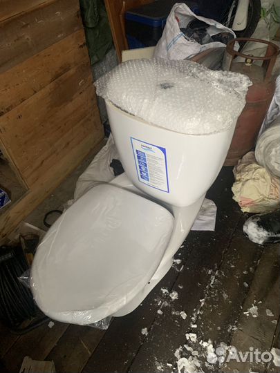 Унитаз с бачком новый
