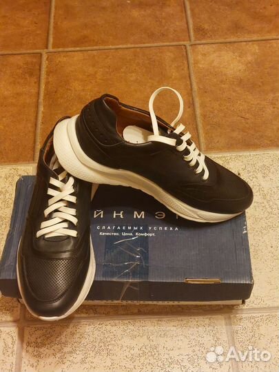 Кроссовки новые, натуральная кожа 40Р