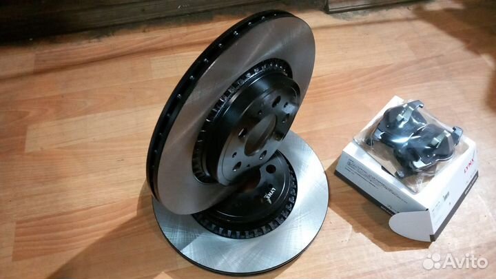 Задние тормозные диски и колодки Volvo XC90