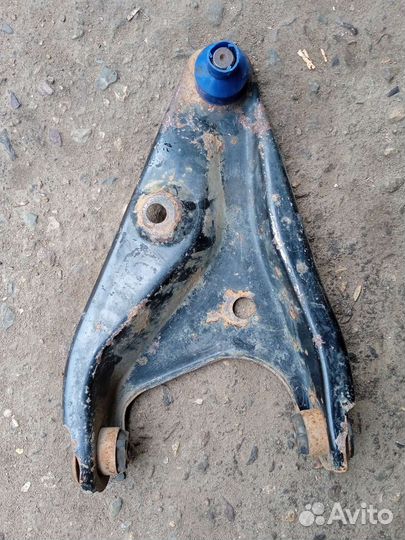 Рычаг передний левый на Рено Логан