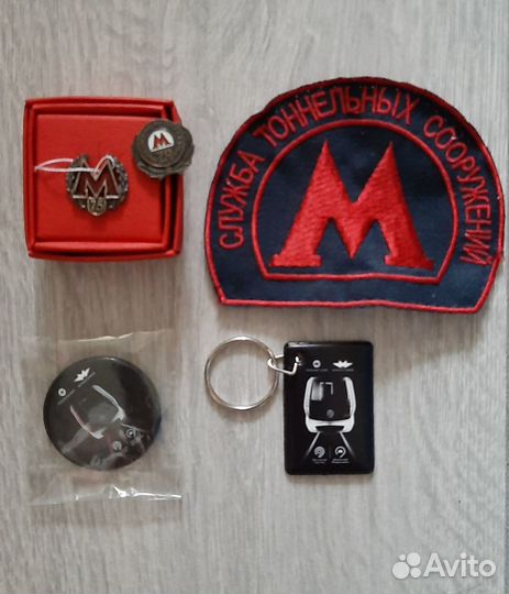 Значки метрополитена 70,75 лет