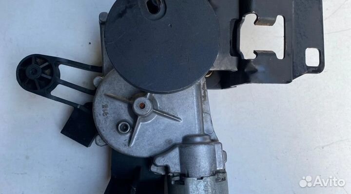 Моторчик заднего дворника 1397220 BMW 3 E90 E91 При звонке назовите, пожалуйста, этот артикул: 3-GRI