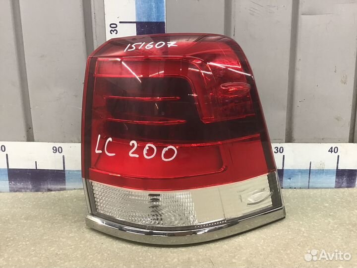 Фонарь задний наружный правый Toyota Land Cruiser