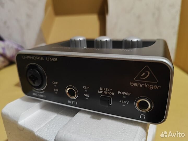 Звуковая карта behringer um2
