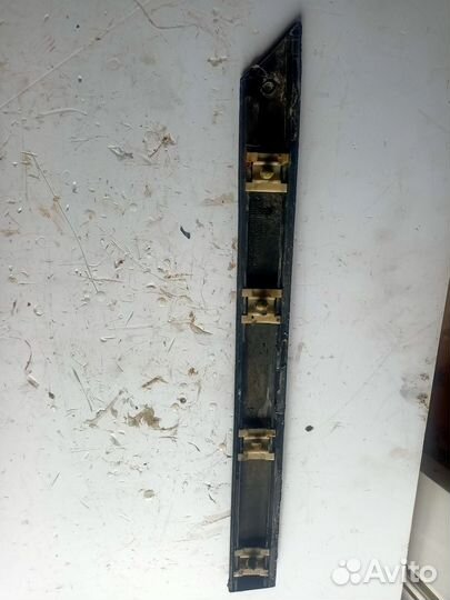 Молдинг крыла заднего левого Volkswagen Golf 3