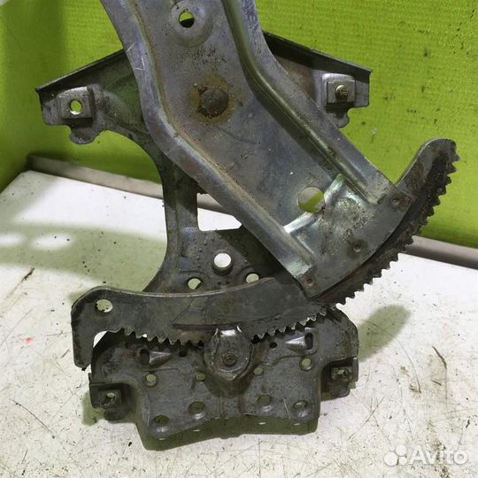 Стеклоподъемник механ. передний правый Фольксваг