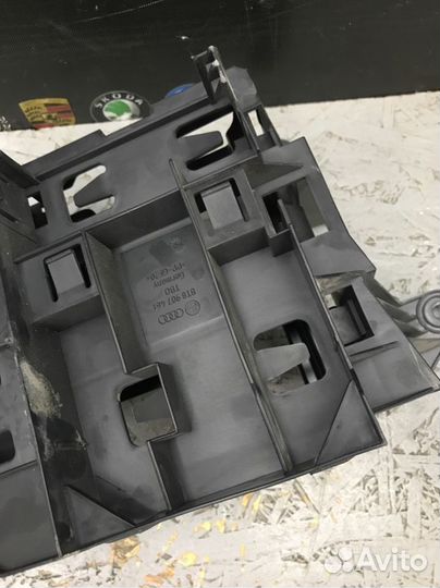 Кронштейн электронных блоков Audi A5 8T cdnc 2010