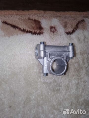 Кронштейн крепления ручки газа на бензокосе 26 мм