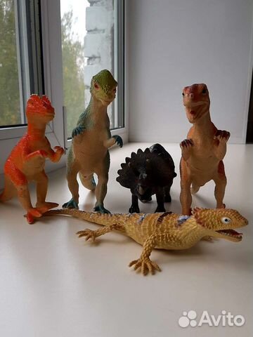 Фигурки динозавров