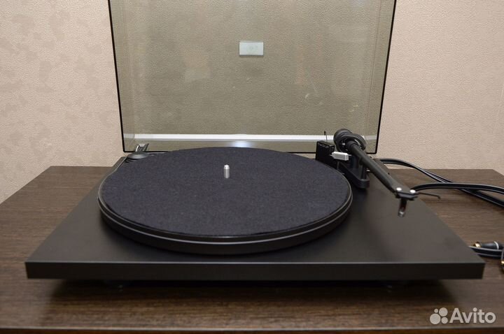 Проигрыватель винила Pro-Ject Essential II