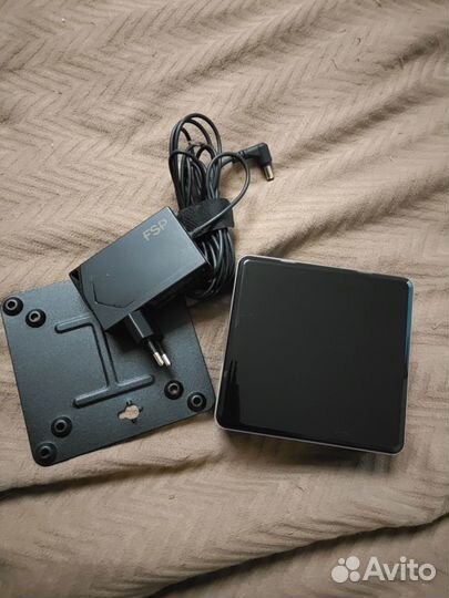 Мини пк Intel NUC 7I7BNH
