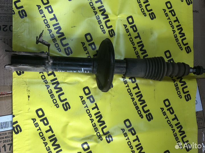 Передняя правая стойка Renault Logan