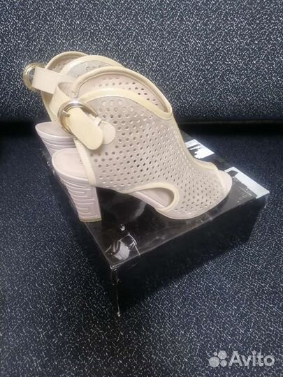 Босоножки женские 39 размер