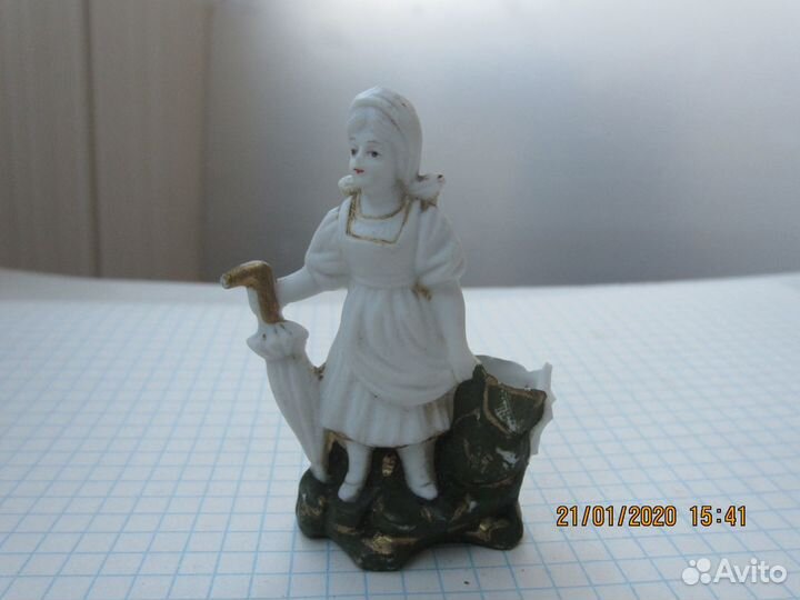 Маленькая куколка фарфор винтаж