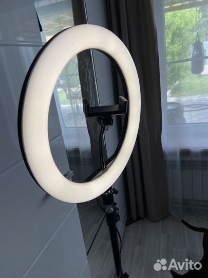 Кольцевая лампа со штативом