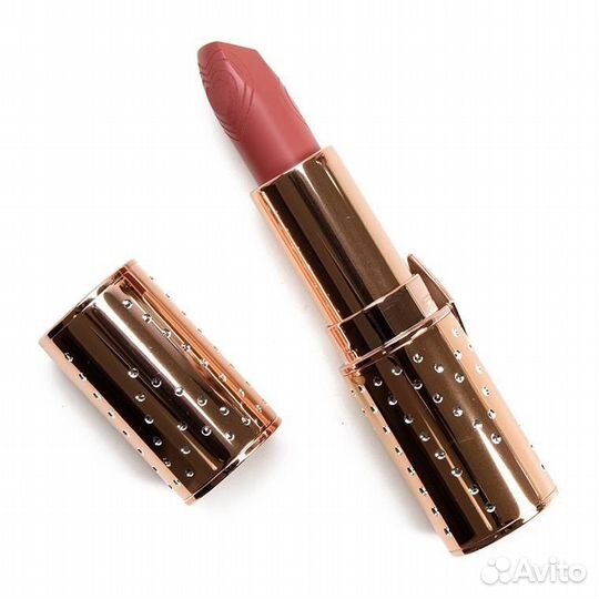 Charlotte Tilbury помада Chic Pink