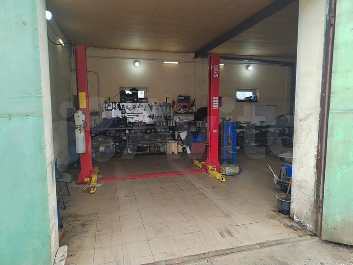 Гараж, > 30 м²