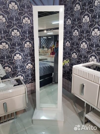 Зеркало напольное