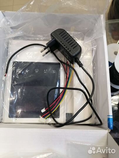 Видеодомофон новый