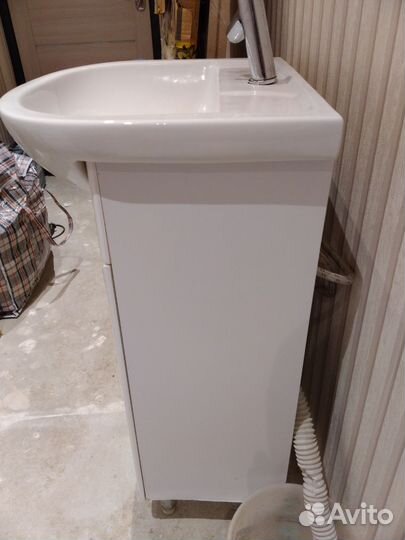Раковина с тумбой