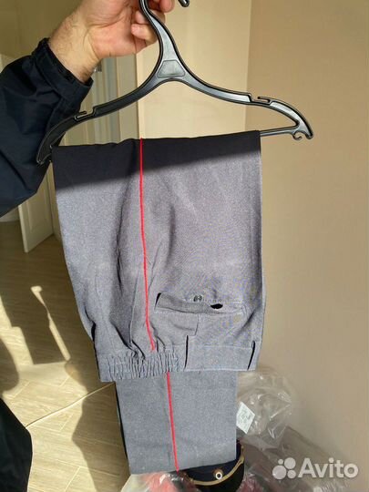 Полицейская брюки и фуражка,новые не разу не одева