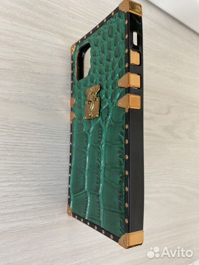 Чехол на iPhone 11