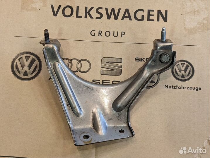 Кронштейн катализатора VW Golf 7.5 R