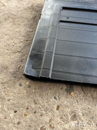 Полка багажника задняя Nissan Tiida С11 хэтчбек