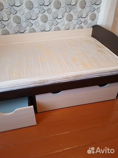 Кровать