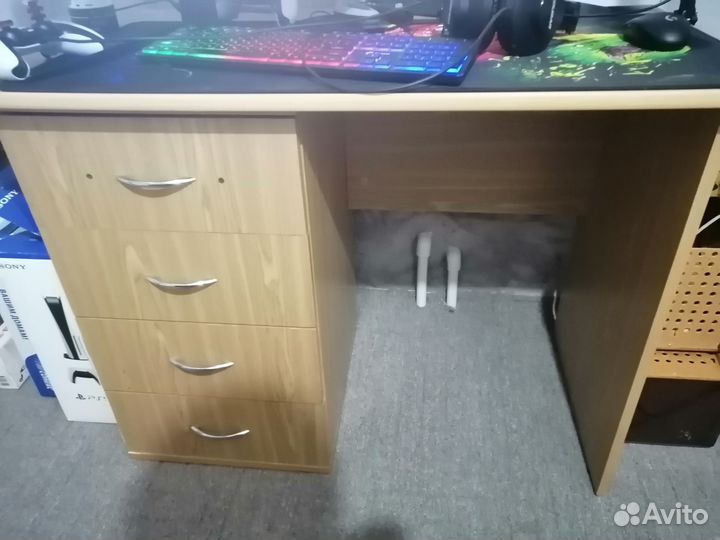 Письменный стол