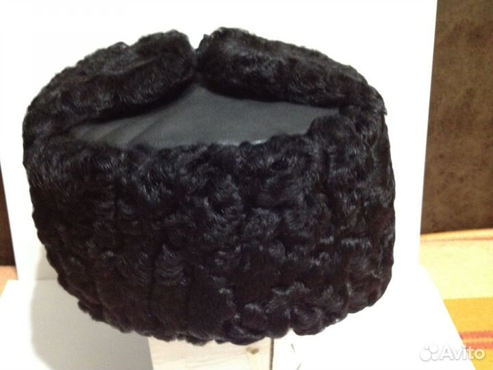 Шапка ушанка из каракуля с кожаным верхом 54 разм