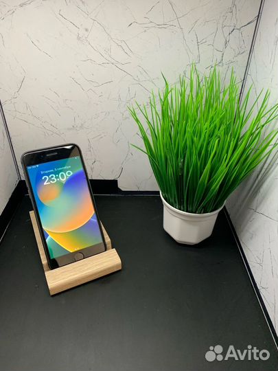 iPhone 8, 64 ГБ