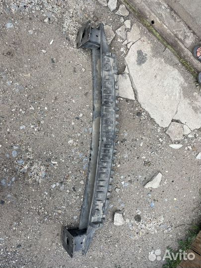 Усилитель бампера volkswagen touareg