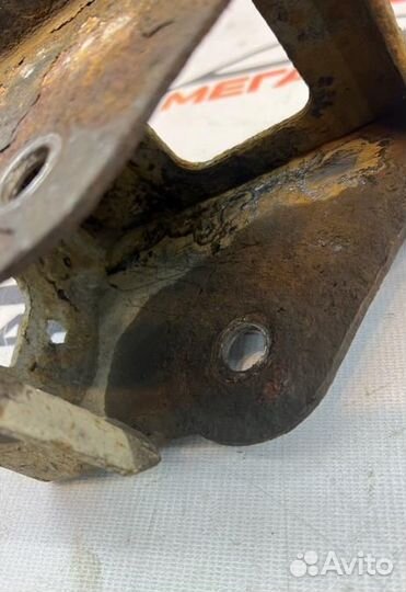 Кронштейн рессоры передний правый Fiat Ducato