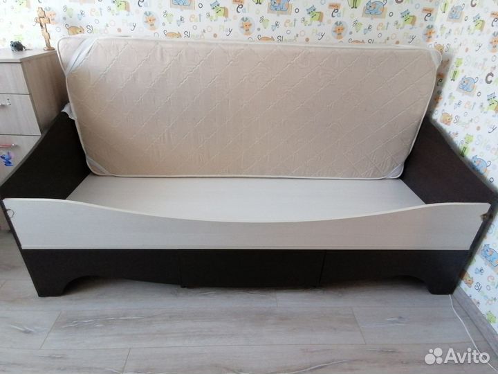 Продам детскую кровать бу