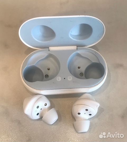 Беспроводные наушники samsung buds