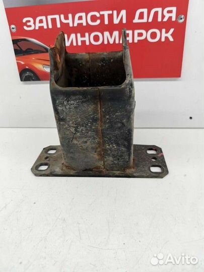 Кронштейн усилителя переднего бампера левый