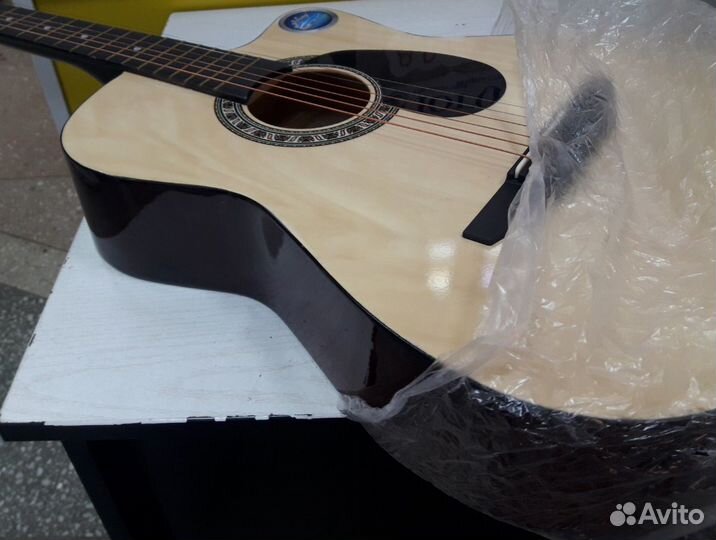 Гитара новая в упаковке
