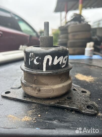 Подушка двигателя правая skoda rapid