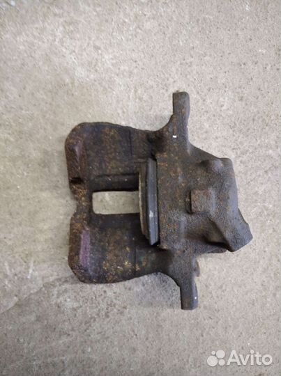 Суппорт передний правый фольксваген гольф