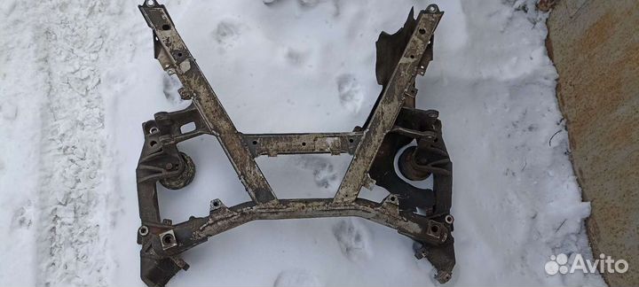 Подрамник е39