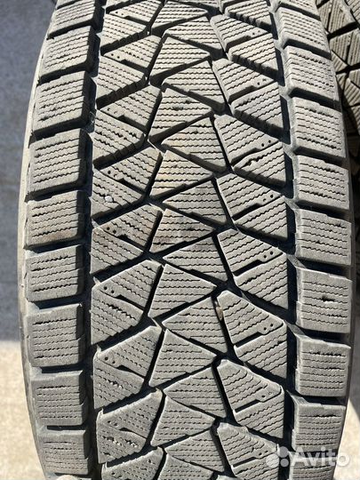 Bridgestone Blizzak DM-V2 235/65 R17