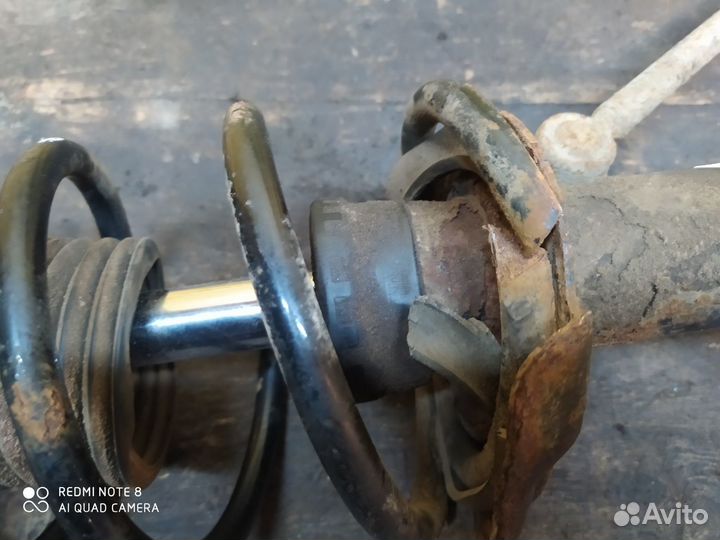 Стойка передняя правая Mercedes-Benz W203