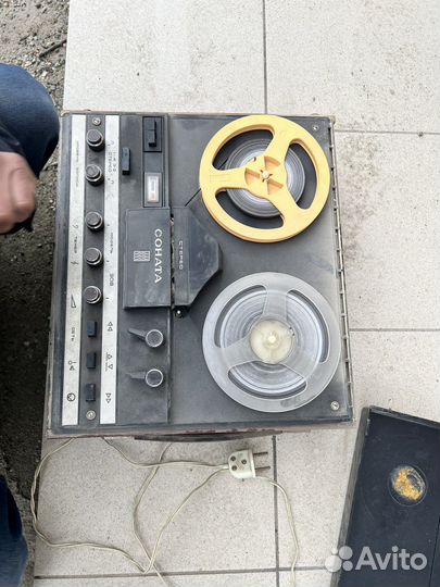 Бытовой катушечный магнитофон 